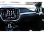 Volvo V60 T6 Plug-in hybrid AWD Ultra Dark | Beschikbaar vanaf 10-2026 | Exterieur Styling Kit | Adaptieve Cruise Control met Pilot Assist | Premium audio by Harman Kardon | 360 graden camera | Elektrisch bedienbaar panoramisch schuif-/kanteldak | Stoelverwarming | Elektrische voorstoelen met geheugen | Stuurwielverwarming | Semi-elektrische trekhaak |
