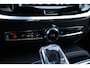 Volvo V60 T6 Plug-in hybrid AWD Ultra Dark | Beschikbaar vanaf 10-2026 | Exterieur Styling Kit | Adaptieve Cruise Control met Pilot Assist | Premium audio by Harman Kardon | 360 graden camera | Elektrisch bedienbaar panoramisch schuif-/kanteldak | Stoelverwarming | Elektrische voorstoelen met geheugen | Stuurwielverwarming | Semi-elektrische trekhaak |