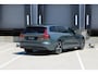 Volvo V60 T6 Plug-in hybrid AWD Ultra Dark | Beschikbaar vanaf 10-2026 | Exterieur Styling Kit | Adaptieve Cruise Control met Pilot Assist | Premium audio by Harman Kardon | 360 graden camera | Elektrisch bedienbaar panoramisch schuif-/kanteldak | Stoelverwarming | Elektrische voorstoelen met geheugen | Stuurwielverwarming | Semi-elektrische trekhaak |