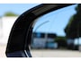 Volvo V60 T6 Plug-in hybrid AWD Ultra Dark | Beschikbaar vanaf 10-2026 | Exterieur Styling Kit | Adaptieve Cruise Control met Pilot Assist | Premium audio by Harman Kardon | 360 graden camera | Elektrisch bedienbaar panoramisch schuif-/kanteldak | Stoelverwarming | Elektrische voorstoelen met geheugen | Stuurwielverwarming | Semi-elektrische trekhaak |