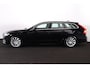 Volvo V90 T4 Momentum - IntelliSafe Assist - Adaptieve LED koplampen - Parkeercamera achter - Verwarmde voorstoelen, stuur & achterbank - Parkeersensoren achter - Inklapbare trekhaak - 18' LMV