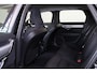 Volvo V90 T4 Momentum - IntelliSafe Assist - Adaptieve LED koplampen - Parkeercamera achter - Verwarmde voorstoelen, stuur & achterbank - Parkeersensoren achter - Inklapbare trekhaak - 18' LMV