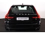 Volvo V90 T4 Momentum - IntelliSafe Assist - Adaptieve LED koplampen - Parkeercamera achter - Verwarmde voorstoelen, stuur & achterbank - Parkeersensoren achter - Inklapbare trekhaak - 18' LMV