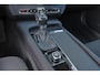 Volvo V90 T4 Momentum - IntelliSafe Assist - Adaptieve LED koplampen - Parkeercamera achter - Verwarmde voorstoelen, stuur & achterbank - Parkeersensoren achter - Inklapbare trekhaak - 18' LMV