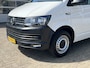 Volkswagen Transporter Kombi 2.0 TDI L1H1 BTW EN BPM VRIJ!! Euro 6 Airco Cruise controle 8-Persoons Automaat Parkeersensoren voor en achter Telefoonverbinding Ex overheid! 1e eigenaar Personenbus Groepsvervoer Taxi Combi Tourer