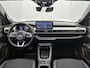 Jeep Avenger 1.2 110pk e-Hybrid Black Edition Automaat | Schuif-/Kanteldak | Winter-Pakket | Elektrische Klep | Navigatie | Adaptieve Cruise Control | Camera | 17"LMV | JBL | Keyless Entry/Start | LED |
