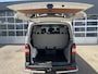 Volkswagen Transporter Kombi 2.0 TDI L1H1 140pk DSG Automaat Btw en bpm vrij 9-Persoons Trekhaak Airco Cruisecontrole Ex overheidsauto Dealer onderhouden 1e eigenaar Euro 5 Groepsvervoer Taxi Personenbus Tourer Combi Minivan