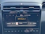 Hyundai Tucson 1.6 T-GDI PHEV Comfort Smart 4WD / 99% SOH / Fabrieksgarantie tot 04-2027 / WLTP 62km / Navi / Apple Carplay Android / Stuur- en stoelverwarming / Adapt. CC / 19" LM wielen /