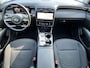 Hyundai Tucson 1.6 T-GDI PHEV Comfort Smart 4WD / 99% SOH / Fabrieksgarantie tot 04-2027 / WLTP 62km / Navi / Apple Carplay Android / Stuur- en stoelverwarming / Adapt. CC / 19" LM wielen /