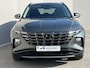 Hyundai Tucson 1.6 T-GDI PHEV Comfort Smart 4WD / 99% SOH / Fabrieksgarantie tot 04-2027 / WLTP 62km / Navi / Apple Carplay Android / Stuur- en stoelverwarming / Adapt. CC / 19" LM wielen /