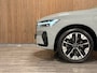 Volvo XC60 T6 AWD Recharge Ultra Dark | Facelift | Trekhaak | 360° Camera | Head-Up Display | All Season banden | Harman Kardon | Adaptieve Cruise Control | Stoelverwarming voor+achter | Stuurwielverwarming | Full LED Meesturende koplampen | Pilot Assist | BLIS Dode Hoek Detectie | Elektrische voorstoelen geheugen | Quilted Nordico bekleding | Zitting verlenging voorstoelen | Lederen Dashboard | Schuifdak | 20 Inch | Google Infotainment | Keyless Drive | Parkeersensoren voor+achter | Elektrisch bedienbare achterklep | DAB Radio | Apple Carplay/Android Auto | Draadloos telefoon opladen | Volvo On Call met mobiele App functie | Vaour Grey Metallic |