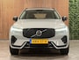 Volvo XC60 T6 AWD Recharge Ultra Dark | Facelift | Trekhaak | 360° Camera | Head-Up Display | All Season banden | Harman Kardon | Adaptieve Cruise Control | Stoelverwarming voor+achter | Stuurwielverwarming | Full LED Meesturende koplampen | Pilot Assist | BLIS Dode Hoek Detectie | Elektrische voorstoelen geheugen | Quilted Nordico bekleding | Zitting verlenging voorstoelen | Lederen Dashboard | Schuifdak | 20 Inch | Google Infotainment | Keyless Drive | Parkeersensoren voor+achter | Elektrisch bedienbare achterklep | DAB Radio | Apple Carplay/Android Auto | Draadloos telefoon opladen | Volvo On Call met mobiele App functie | Vaour Grey Metallic |