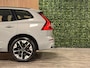Volvo XC60 T6 AWD Recharge Ultra Dark | Facelift | Trekhaak | 360° Camera | Head-Up Display | All Season banden | Harman Kardon | Adaptieve Cruise Control | Stoelverwarming voor+achter | Stuurwielverwarming | Full LED Meesturende koplampen | Pilot Assist | BLIS Dode Hoek Detectie | Elektrische voorstoelen geheugen | Quilted Nordico bekleding | Zitting verlenging voorstoelen | Lederen Dashboard | Schuifdak | 20 Inch | Google Infotainment | Keyless Drive | Parkeersensoren voor+achter | Elektrisch bedienbare achterklep | DAB Radio | Apple Carplay/Android Auto | Draadloos telefoon opladen | Volvo On Call met mobiele App functie | Vaour Grey Metallic |