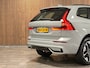 Volvo XC60 T6 AWD Recharge Ultra Dark | Facelift | Trekhaak | 360° Camera | Head-Up Display | All Season banden | Harman Kardon | Adaptieve Cruise Control | Stoelverwarming voor+achter | Stuurwielverwarming | Full LED Meesturende koplampen | Pilot Assist | BLIS Dode Hoek Detectie | Elektrische voorstoelen geheugen | Quilted Nordico bekleding | Zitting verlenging voorstoelen | Lederen Dashboard | Schuifdak | 20 Inch | Google Infotainment | Keyless Drive | Parkeersensoren voor+achter | Elektrisch bedienbare achterklep | DAB Radio | Apple Carplay/Android Auto | Draadloos telefoon opladen | Volvo On Call met mobiele App functie | Vaour Grey Metallic |