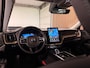 Volvo XC60 T6 AWD Recharge Ultra Dark | Facelift | Trekhaak | 360° Camera | Head-Up Display | All Season banden | Harman Kardon | Adaptieve Cruise Control | Stoelverwarming voor+achter | Stuurwielverwarming | Full LED Meesturende koplampen | Pilot Assist | BLIS Dode Hoek Detectie | Elektrische voorstoelen geheugen | Quilted Nordico bekleding | Zitting verlenging voorstoelen | Lederen Dashboard | Schuifdak | 20 Inch | Google Infotainment | Keyless Drive | Parkeersensoren voor+achter | Elektrisch bedienbare achterklep | DAB Radio | Apple Carplay/Android Auto | Draadloos telefoon opladen | Volvo On Call met mobiele App functie | Vaour Grey Metallic |