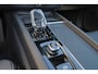 Volvo XC60 T6 Recharge AWD Plus Black Edition - Panorama/schuifdak - IntelliSafe Assist & Surround - Harman/Kardon audio - Parkeercamera achter - Verwarmde voorstoelen, stuur & achterbank - Parkeersensoren voor & achter - Elektr. bedienb. voorstoelen met geheugen - Extra getint glas - 21' LMV