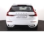 Volvo XC60 T6 Recharge AWD Plus Black Edition - Panorama/schuifdak - IntelliSafe Assist & Surround - Harman/Kardon audio - Parkeercamera achter - Verwarmde voorstoelen, stuur & achterbank - Parkeersensoren voor & achter - Elektr. bedienb. voorstoelen met geheugen - Extra getint glas - 21' LMV