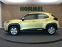 Toyota Yaris Cross 1.5 VVT-I Active - ADAPTIEVE CRUISE CONTROL - DRAADLOZE OPLADER - AIRCO - APPLE CARPLAY/ ANDROID AUTO - LICHT EN REGENSENSOR - 4 SEIZOENENBANDEN - ARMSTEUN VOOR - 16 INCH LICHT METALEN VELGEN