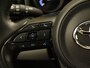 Toyota Yaris Cross 1.5 VVT-I Active - ADAPTIEVE CRUISE CONTROL - DRAADLOZE OPLADER - AIRCO - APPLE CARPLAY/ ANDROID AUTO - LICHT EN REGENSENSOR - 4 SEIZOENENBANDEN - ARMSTEUN VOOR - 16 INCH LICHT METALEN VELGEN