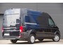 Volkswagen Crafter 35 2.0 TDI L3H3(L2H2) 3-ZITS, 177PK AUT. LED, ADAPT. CRUISE, STOELVERWARMING, STUURVERWARMING, VOORRUIT VERWARMING, STANDKACHEL, GEVEERDE ERGO ACTIVE STOEL