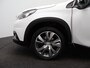 Peugeot 2008 1.2 PureTech Allure Panormadak | Parkeersenoren | Camera | Navigatie | Climat Control | Cruise Control | 17" Lichtmetalen Velgen