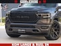 Dodge Ram LIMITED NIGHT 5.7 V8 402PK | HUD | 4PL WHEELS | LUCHTVERING |OPEN UILAAT KLEP | BOM VOL | GRANITE CRYSTAL | DC | CREW CAB | DUBBELE CABINE | 5 PERSOONS GRIJSKENTEKEN | EERSTE EIGENAAR | TOP STAAT 44000 KM |