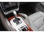 Porsche Cayenne 3.2 Gemballa Edition, Luchtvering