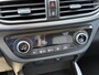 Hyundai i10 1.0 Premium Navigatie / Camera / Cruise Control / Sensoren Achter / Apple&Android Carplay / Bluetooth / DAB / All-Season banden