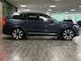 Volvo XC90 T8 AWD Recharge Plus Bright Vol! | Luchtvering | Stoelventilatie | 360° Camera | Harman Kardon | 455pk | Schuifdak | Adaptieve Cruise Control | Stoelverwarming voor+achter | Stuurwielverwarming | 21 Inch | Full LED meesturende koplampen | Pilot Assist | BLIS Dode Hoek Detectie | Elektrische voorstoelen geheugen | Nappa lederen bekleding | Lederen dashboard | Elektrisch verstelbare zijwangen | Keyless Drive | Parkeersensoren voor+achter | Google Infotainment | Privacy Glass | Elektrisch bedienbare achterklep | Geïntegreerd kinderzitje achterin | Geïntegreerde zongordijnen achterportieren | 7-Persoons | 4-Zone Climate Control | DAB Radio | Apple Carplay/Android Auto | Draadloos telefoon opladen | Verlichte instaplijsten | Volvo On Call met mobiele App functie | Denim Blue Metallic |