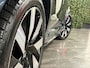 Volvo XC90 T8 AWD Recharge Plus Bright Vol! | Luchtvering | Stoelventilatie | 360° Camera | Harman Kardon | 455pk | Schuifdak | Adaptieve Cruise Control | Stoelverwarming voor+achter | Stuurwielverwarming | 21 Inch | Full LED meesturende koplampen | Pilot Assist | BLIS Dode Hoek Detectie | Elektrische voorstoelen geheugen | Nappa lederen bekleding | Lederen dashboard | Elektrisch verstelbare zijwangen | Keyless Drive | Parkeersensoren voor+achter | Google Infotainment | Privacy Glass | Elektrisch bedienbare achterklep | Geïntegreerd kinderzitje achterin | Geïntegreerde zongordijnen achterportieren | 7-Persoons | 4-Zone Climate Control | DAB Radio | Apple Carplay/Android Auto | Draadloos telefoon opladen | Verlichte instaplijsten | Volvo On Call met mobiele App functie | Denim Blue Metallic |