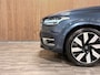 Volvo XC90 T8 AWD Recharge Plus Bright Vol! | Luchtvering | Stoelventilatie | 360° Camera | Harman Kardon | 455pk | Schuifdak | Adaptieve Cruise Control | Stoelverwarming voor+achter | Stuurwielverwarming | 21 Inch | Full LED meesturende koplampen | Pilot Assist | BLIS Dode Hoek Detectie | Elektrische voorstoelen geheugen | Nappa lederen bekleding | Lederen dashboard | Elektrisch verstelbare zijwangen | Keyless Drive | Parkeersensoren voor+achter | Google Infotainment | Privacy Glass | Elektrisch bedienbare achterklep | Geïntegreerd kinderzitje achterin | Geïntegreerde zongordijnen achterportieren | 7-Persoons | 4-Zone Climate Control | DAB Radio | Apple Carplay/Android Auto | Draadloos telefoon opladen | Verlichte instaplijsten | Volvo On Call met mobiele App functie | Denim Blue Metallic |
