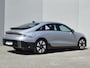 Hyundai Ioniq 6 Connect 77.4 kWh / 100% SOH / 8 jaar Batterijgarantie / Fabrieksgarantie tot 04-2029 / Dealer onderhouden / CCS snelladen / All season banden / Stuur- & Stoel verwarming / Elektrische achterklep / Achteruitrijcamera / Adaptief cruise control / Apple Carplay Android Auto / Keyless Entry/Start /