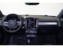 Volvo XC40 B3 Plus Black Edition - Panorama/schuifdak - IntelliSafe Assist & Surround - 360º Camera - Harman/Kardon audio - Verwarmde voorstoelen & stuur - Parkeersensoren voor & achter - Elektr. bedienb. voorstoelen met geheugen links - Draadloze tel. lader - Extra getint glas - 20' LMV
