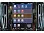 Volvo XC40 B3 Plus Black Edition - Panorama/schuifdak - IntelliSafe Assist & Surround - 360º Camera - Harman/Kardon audio - Verwarmde voorstoelen & stuur - Parkeersensoren voor & achter - Elektr. bedienb. voorstoelen met geheugen links - Draadloze tel. lader - Extra getint glas - 20' LMV