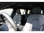 Volvo V60 2.0 T8 Plug-in hybrid AWD Plus Dark | Apple carplay/ Android auto | Electronic climate control | Lederen bekleding | 18" lichtmetalen velgen | Voorstoelen verwarmd | Achterbank verwarmd |  Elektronische lendensteun | Elektrisch uitklapbare trekhaak | Verwarmde voorruit |