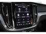 Volvo V60 2.0 T8 Plug-in hybrid AWD Plus Dark | Apple carplay/ Android auto | Electronic climate control | Lederen bekleding | 18" lichtmetalen velgen | Voorstoelen verwarmd | Achterbank verwarmd |  Elektronische lendensteun | Elektrisch uitklapbare trekhaak | Verwarmde voorruit |