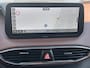 Hyundai Santa Fe 1.6 T-GDI PHEV Premium Sky / Fabrieksgarantie tot 05-2027 / Accu SoH 100 % EAER 58 km / Leder / Panorama Schuifdak / Afn. trekhaak 1.350 kg  / HUD / Elektrische stoelen & klep / Stoelventilatie / Stuur-, stoel- & achterbankverwarming / 19"LM wielen /
