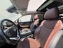 Hyundai Santa Fe 1.6 T-GDI PHEV Premium Sky / Fabrieksgarantie tot 05-2027 / Accu SoH 100 % EAER 58 km / Leder / Panorama Schuifdak / Afn. trekhaak 1.350 kg  / HUD / Elektrische stoelen & klep / Stoelventilatie / Stuur-, stoel- & achterbankverwarming / 19"LM wielen /