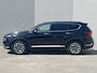 Hyundai Santa Fe 1.6 T-GDI PHEV Premium Sky / Fabrieksgarantie tot 05-2027 / Accu SoH 100 % EAER 58 km / Leder / Panorama Schuifdak / Afn. trekhaak 1.350 kg  / HUD / Elektrische stoelen & klep / Stoelventilatie / Stuur-, stoel- & achterbankverwarming / 19"LM wielen /