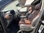 Hyundai Santa Fe 1.6 T-GDI PHEV Premium Sky / Fabrieksgarantie tot 05-2027 / Accu SoH 100 % EAER 58 km / Leder / Panorama Schuifdak / Afn. trekhaak 1.350 kg  / HUD / Elektrische stoelen & klep / Stoelventilatie / Stuur-, stoel- & achterbankverwarming / 19"LM wielen /