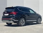 Hyundai Santa Fe 1.6 T-GDI PHEV Premium Sky / Fabrieksgarantie tot 05-2027 / Accu SoH 100 % EAER 58 km / Leder / Panorama Schuifdak / Afn. trekhaak 1.350 kg  / HUD / Elektrische stoelen & klep / Stoelventilatie / Stuur-, stoel- & achterbankverwarming / 19"LM wielen /