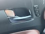 Hyundai Santa Fe 1.6 T-GDI PHEV Premium Sky / Fabrieksgarantie tot 05-2027 / Accu SoH 100 % EAER 58 km / Leder / Panorama Schuifdak / Afn. trekhaak 1.350 kg  / HUD / Elektrische stoelen & klep / Stoelventilatie / Stuur-, stoel- & achterbankverwarming / 19"LM wielen /