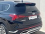 Hyundai Santa Fe 1.6 T-GDI PHEV Premium Sky / Fabrieksgarantie tot 05-2027 / Accu SoH 100 % EAER 58 km / Leder / Panorama Schuifdak / Afn. trekhaak 1.350 kg  / HUD / Elektrische stoelen & klep / Stoelventilatie / Stuur-, stoel- & achterbankverwarming / 19"LM wielen /