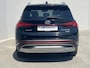 Hyundai Santa Fe 1.6 T-GDI PHEV Premium Sky / Fabrieksgarantie tot 05-2027 / Accu SoH 100 % EAER 58 km / Leder / Panorama Schuifdak / Afn. trekhaak 1.350 kg  / HUD / Elektrische stoelen & klep / Stoelventilatie / Stuur-, stoel- & achterbankverwarming / 19"LM wielen /