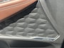 Hyundai Santa Fe 1.6 T-GDI PHEV Premium Sky / Fabrieksgarantie tot 05-2027 / Accu SoH 100 % EAER 58 km / Leder / Panorama Schuifdak / Afn. trekhaak 1.350 kg  / HUD / Elektrische stoelen & klep / Stoelventilatie / Stuur-, stoel- & achterbankverwarming / 19"LM wielen /
