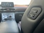 Hyundai Santa Fe 1.6 T-GDI PHEV Premium Sky / Fabrieksgarantie tot 05-2027 / Accu SoH 100 % EAER 58 km / Leder / Panorama Schuifdak / Afn. trekhaak 1.350 kg  / HUD / Elektrische stoelen & klep / Stoelventilatie / Stuur-, stoel- & achterbankverwarming / 19"LM wielen /