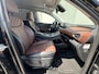 Hyundai Santa Fe 1.6 T-GDI PHEV Premium Sky / Fabrieksgarantie tot 05-2027 / Accu SoH 100 % EAER 58 km / Leder / Panorama Schuifdak / Afn. trekhaak 1.350 kg  / HUD / Elektrische stoelen & klep / Stoelventilatie / Stuur-, stoel- & achterbankverwarming / 19"LM wielen /