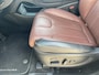 Hyundai Santa Fe 1.6 T-GDI PHEV Premium Sky / Fabrieksgarantie tot 05-2027 / Accu SoH 100 % EAER 58 km / Leder / Panorama Schuifdak / Afn. trekhaak 1.350 kg  / HUD / Elektrische stoelen & klep / Stoelventilatie / Stuur-, stoel- & achterbankverwarming / 19"LM wielen /