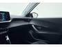 Peugeot e-2008 EV Active Pack 50 kWh | SoH 96,4% | Cruise control | Stoelverwarming | Parkeersensoren | Navigatie | Airco | Apple carplay/Android auto | Verkeersborddetectie | Hill-hold