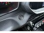 Peugeot e-2008 EV Active Pack 50 kWh | SoH 96,4% | Cruise control | Stoelverwarming | Parkeersensoren | Navigatie | Airco | Apple carplay/Android auto | Verkeersborddetectie | Hill-hold